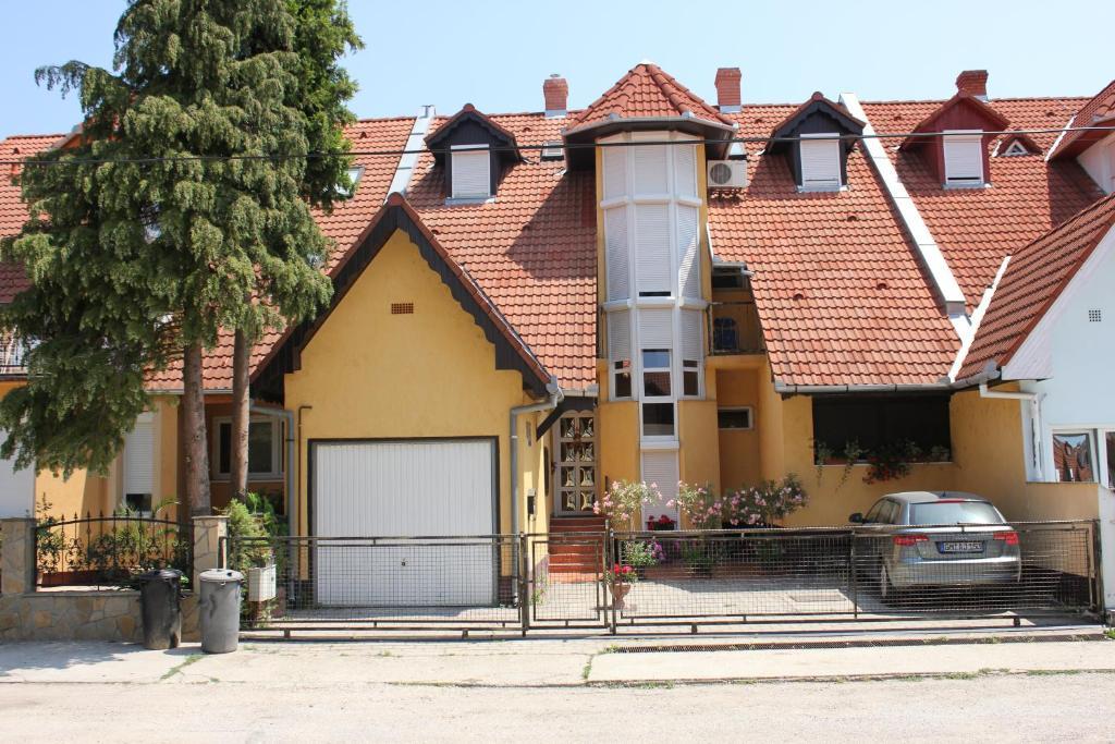 Abigel Vendeghaz Hotel Harkany Exterior photo